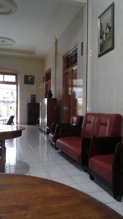 Hotel Paviljoen สุราบายา ภายนอก รูปภาพ