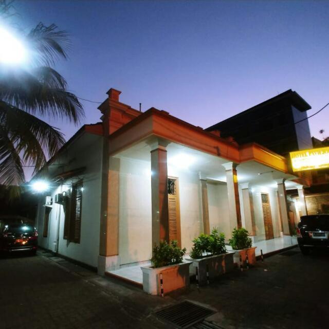 Hotel Paviljoen สุราบายา ภายนอก รูปภาพ