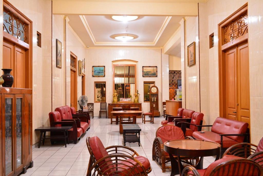 Hotel Paviljoen สุราบายา ภายนอก รูปภาพ